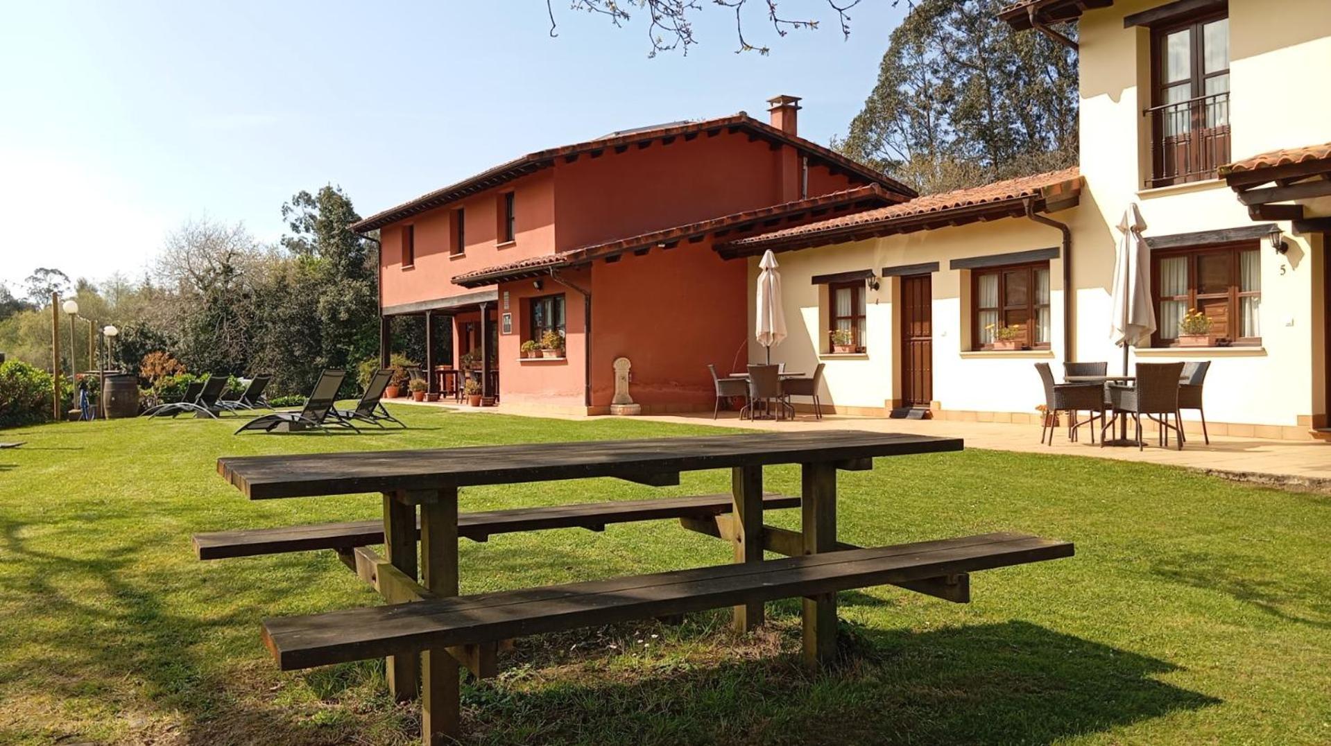 Apartamentos Rurales La Fuente De Bascones Villahormes Exterior photo